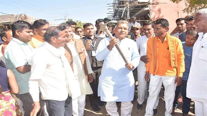 राज्य मंत्री श्री परमार ने ग्राम कमलिया में विद्युत उपकेंद्र का भूमि-पूजन किया